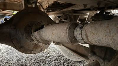 Eaton RS402 Rear Differential for a 1986 Kenworth W900