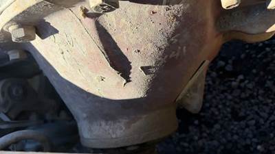 Eaton RS402 Rear Differential for a 1994 Peterbilt 379