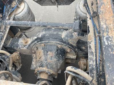 Eaton RS404 Rear Differential for a 1998 Freightliner C120 CENTURY