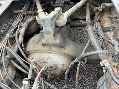 Eaton RS404 Rear Differential for a 1999 Kenworth W900