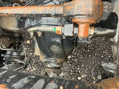 Eaton RS404 Rear Differential for a 1999 Peterbilt 379