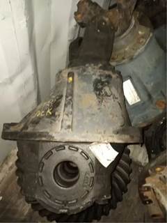 Eaton RS404 Rear Differential for a 1999 Kenworth W900