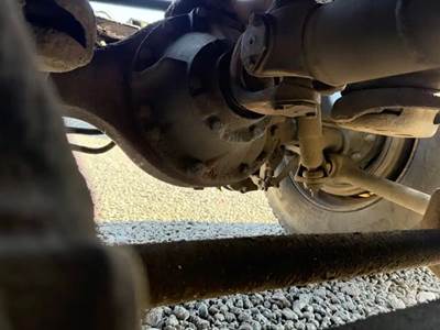 Eaton RS404 Rear Differential for a 1996 Kenworth T600