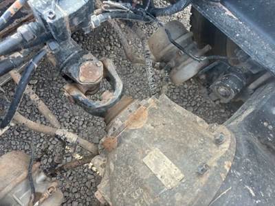 Eaton RS461P Rear Differential for a 2006 Kenworth W900
