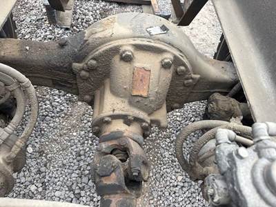 Meritor-Rockwell 20-145 Rear Differential for a 2002 Freightliner FL70