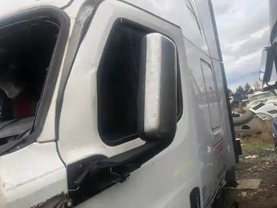 Freightliner Cascadia 126 Door Window