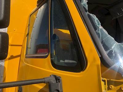 International DuraStar 4300 Door Window