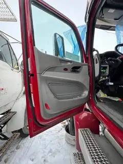 Peterbilt 579 Door Window