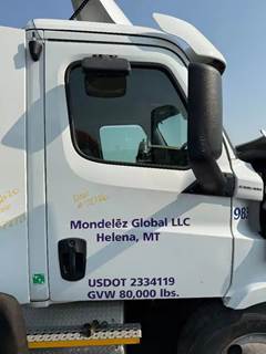 Freightliner Cascadia 116 Right Door for a 2020 Freightliner Cascadia 116 Day Cab