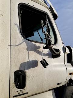 Freightliner Cascadia 125 Right Door