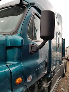 Freightliner Cascadia 125 Left Door