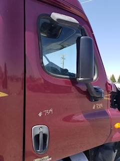 Freightliner Cascadia 125 Right Door