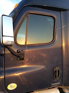 Freightliner Cascadia 125 Left Door