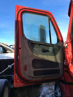 Freightliner Cascadia 125 Left Door
