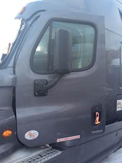 Freightliner Cascadia 125 Left Door