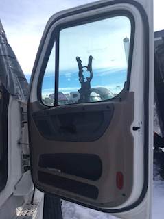 Freightliner Cascadia 125 Right Door