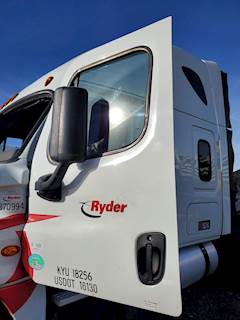 Freightliner Cascadia 125 Left Door