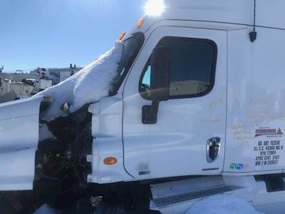 Freightliner Cascadia 125 Left Door