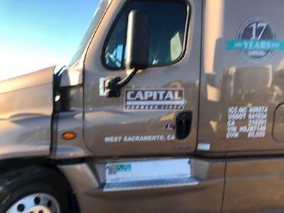 Freightliner Cascadia 125 Left Door