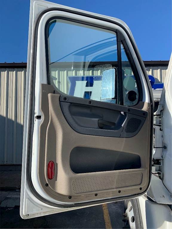 16 Freightliner Cascadia 125 Left Door For Sale Ucon Id 1117 Mylittlesalesman Com