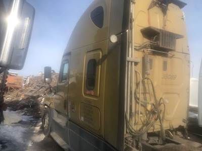 Freightliner Cascadia 125 Left Door