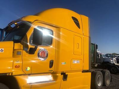 Freightliner Cascadia 125 Left Door