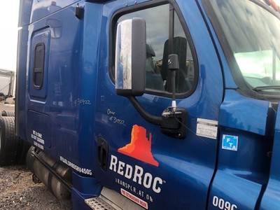 Freightliner Cascadia 125 Right Door