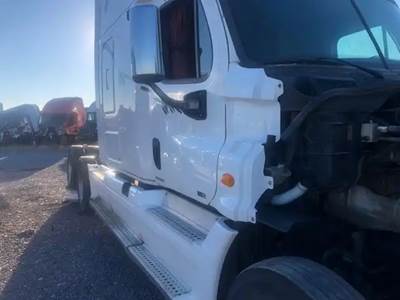 Freightliner Cascadia 125 Right Door