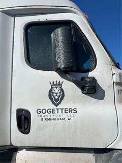 Freightliner Cascadia 125 Right Door