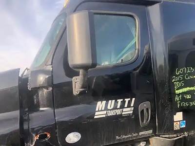 Freightliner Cascadia 125 Left Door