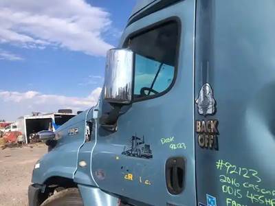 Freightliner Cascadia 125 Left Door