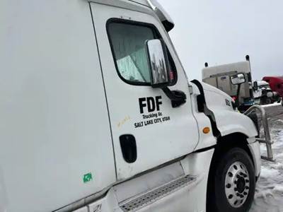 Freightliner Cascadia 125 Right Door