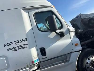 Freightliner Cascadia 125 Right Door