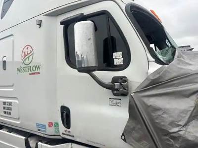 Freightliner Cascadia 125 Right Door
