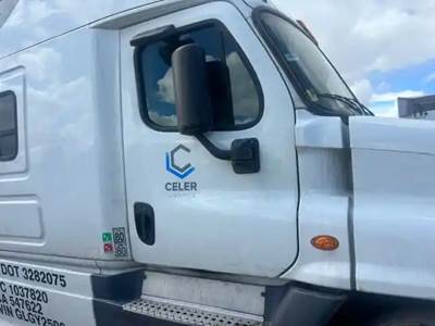 Freightliner Cascadia 125 Right Door