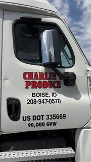 Freightliner Cascadia 125 Right Door