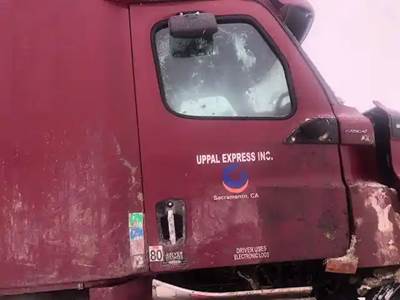 Freightliner Cascadia 126 Right Door