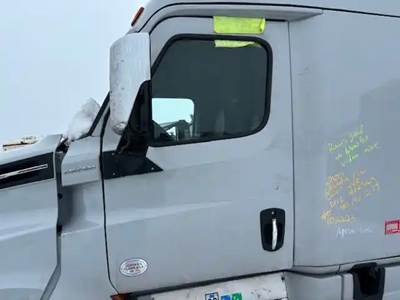 Freightliner Cascadia 126 Left Door