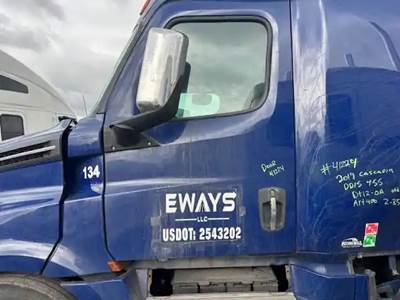 Freightliner Cascadia 126 Left Door