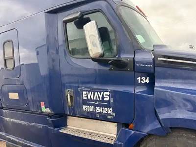 Freightliner Cascadia 126 Right Door