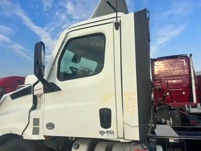 Freightliner Cascadia 126 Left Door