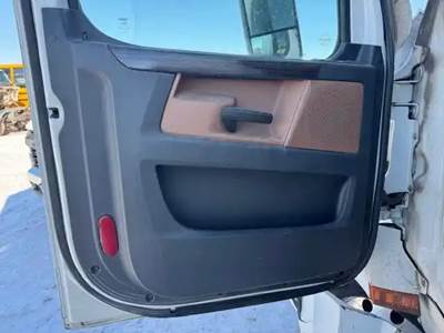 Freightliner Cascadia 126 Left Door