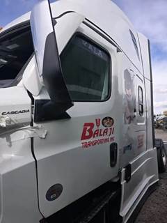 Freightliner Cascadia 126 Left Door
