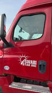 Freightliner Cascadia 126 Left Door