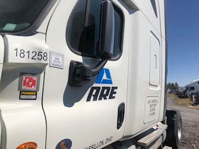 Freightliner Cascadia 132 Left Door