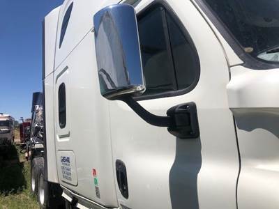 Freightliner Cascadia Right Door