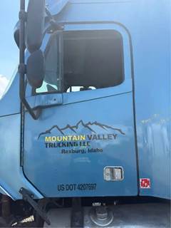 Freightliner Columbia 120 Left Door