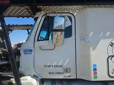 Freightliner Columbia 120 Left Door