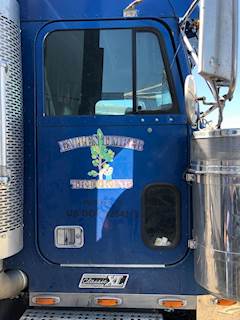 Freightliner FLD132 Classic XL Right Door for a 2001 Freightliner FLD132 XL CLASSIC