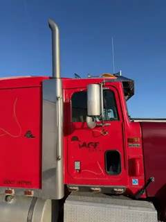 International F9370 Right Door for a 1997 International F-9370